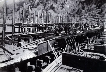 Yard no. 647, Baikal. Mostra il traghetto rompighiaccio Baikal in costruzione sul Lago Baikal, 1896